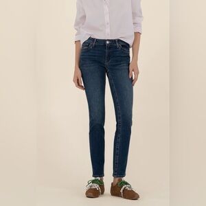 Kut From the Cloth Women's Stevie Straight Leg Medium Blue Wash Jeans Size 4 NWT